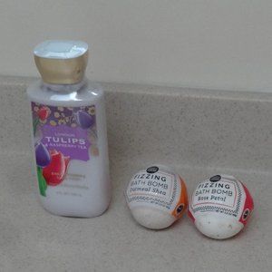 London Tulips & Raspberry Tea BODY LOTION ~ Plus 2 BATH BOMBS ~ NEW